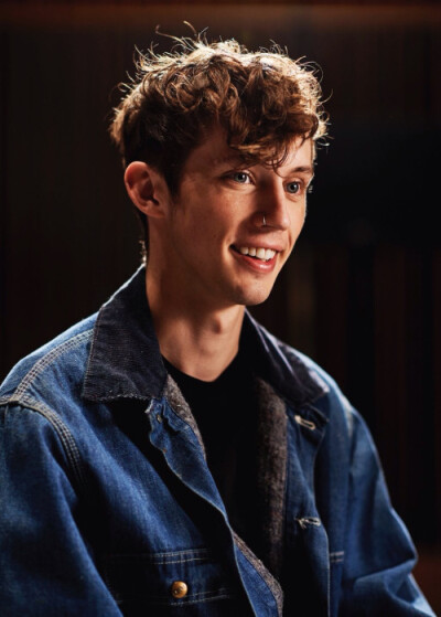 来自微博:troyesivanlatest#troye sivan#戳爷为起亚kia拍摄的写真