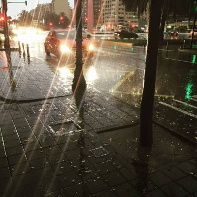 西班牙下雨的街道