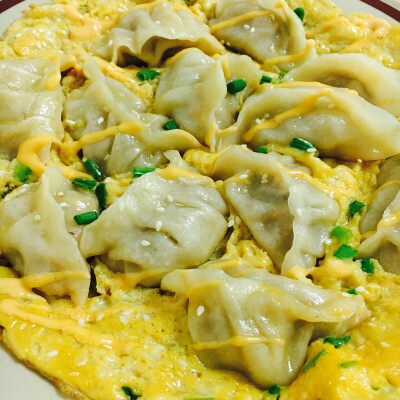 抱蛋煎饺～饺子自己包的,比起速冻饺子煎的时候比较容易破