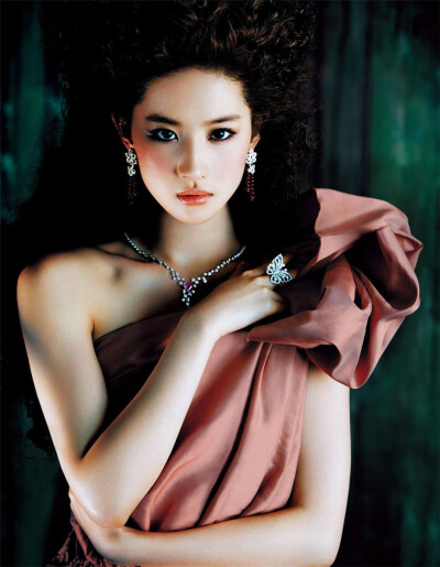 2009《芭莎珠宝》九月刊封面:刘亦菲(实力关爱菲包,从09年的杂志开始