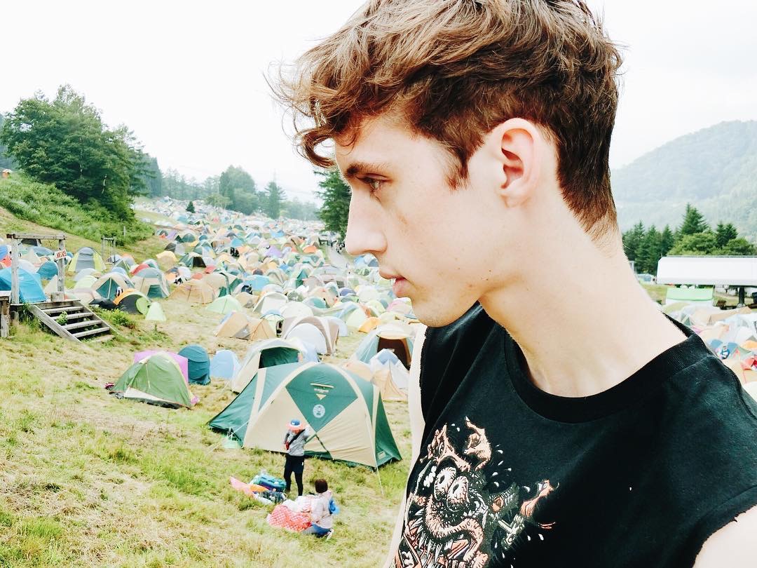 手机壁纸 空间壁纸 锁屏壁纸 小清新图片 男生头像 聊天壁纸 troye.