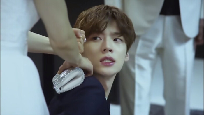 安宰贤 灰姑娘与四骑士秒怂了呀