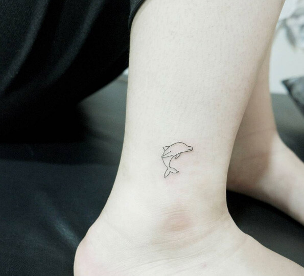 脚踝迷你海豚纹身极简主义小清新纹身