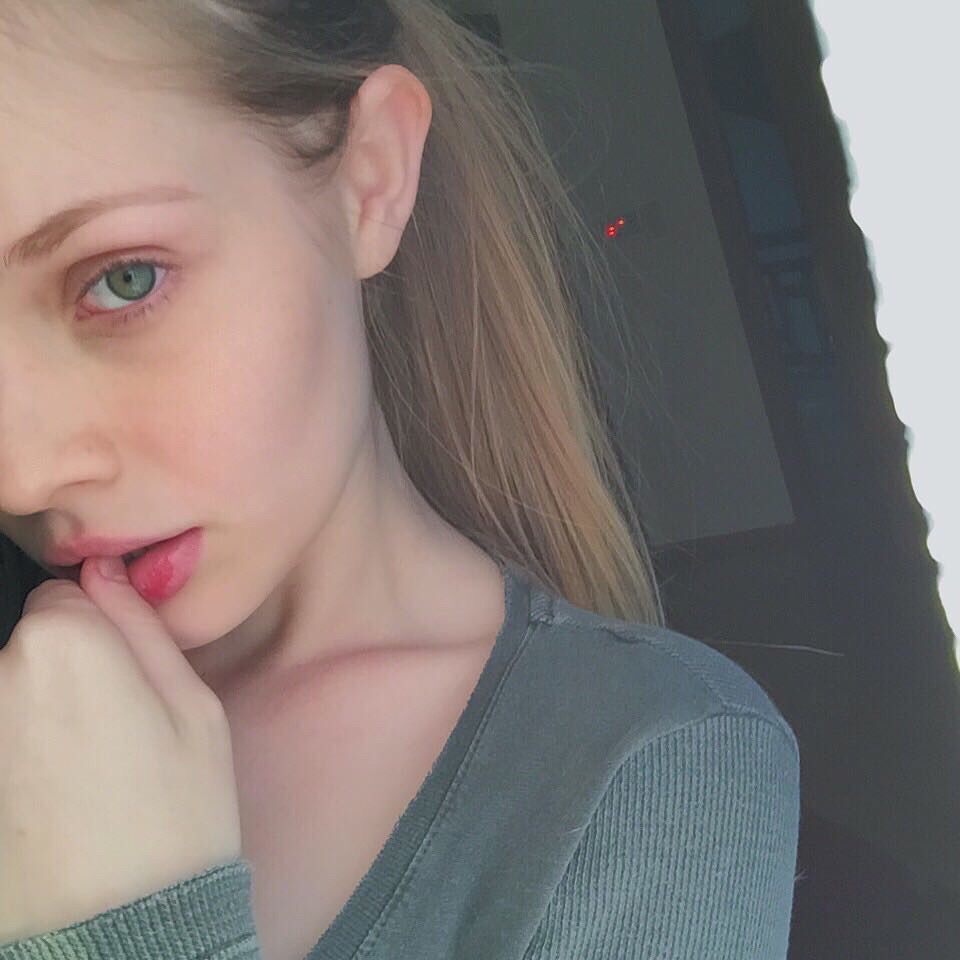 卧蚕阿姨— 欧美头像