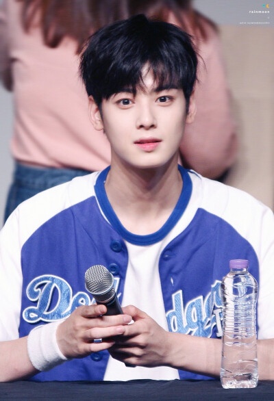 astro 车银优(cha eun woo)生日1997年03月30日.