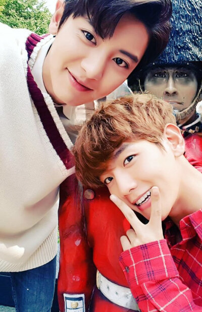 灿白exo 张艺兴 lay 金钟大 chen 朴灿烈 chanyeol 边伯贤 baekhyun