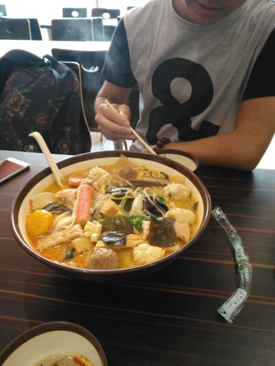 猪吃麻辣烫