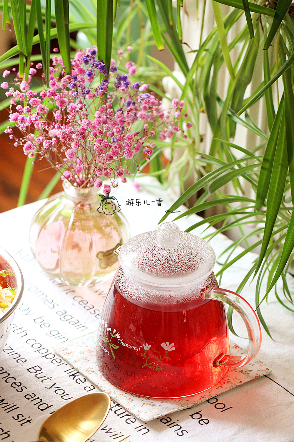 一壶洛神玫瑰花茶,用的北鼎茶包,按花果茶键,美腻好喝滴茶就完成啦