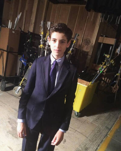 大卫马佐兹 david mazouz