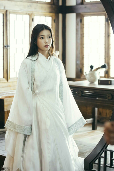 月之恋人-步步惊心:丽#iu#李知恩 在剧中能hold得住各种服装的