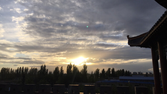 你在南方的艳阳里,大雪纷飞 他在北方的寒夜里