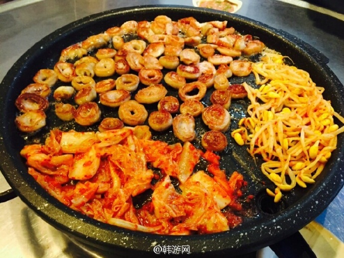 韩国美食# 超喜欢这种烤至金黄又嚼劲十足的美食啦~烤大肠约起来!