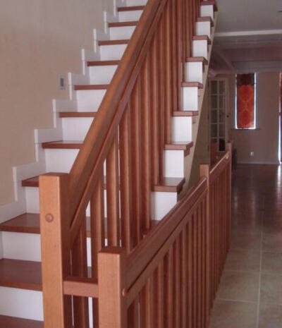 实木楼梯 品家楼梯方柱 简约木楼梯 家庭楼梯