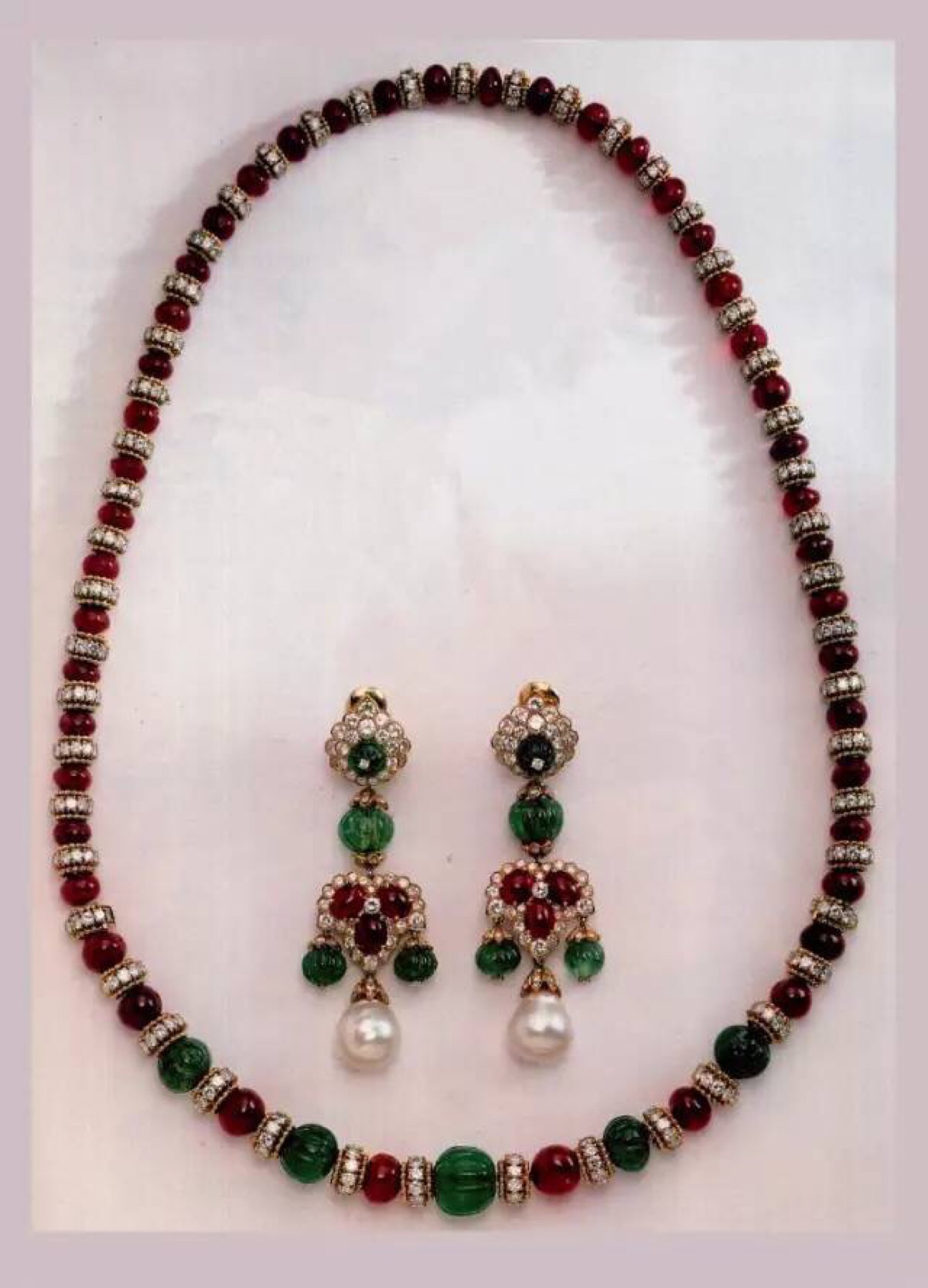红宝石翡翠珠钻石珍珠套装/梵克雅宝/耳坠以85万美金成交,项链以156