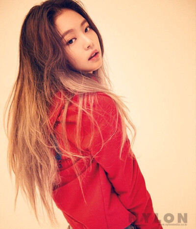 161105 【图片】nylon korea magazine更新画报jennie部分4p