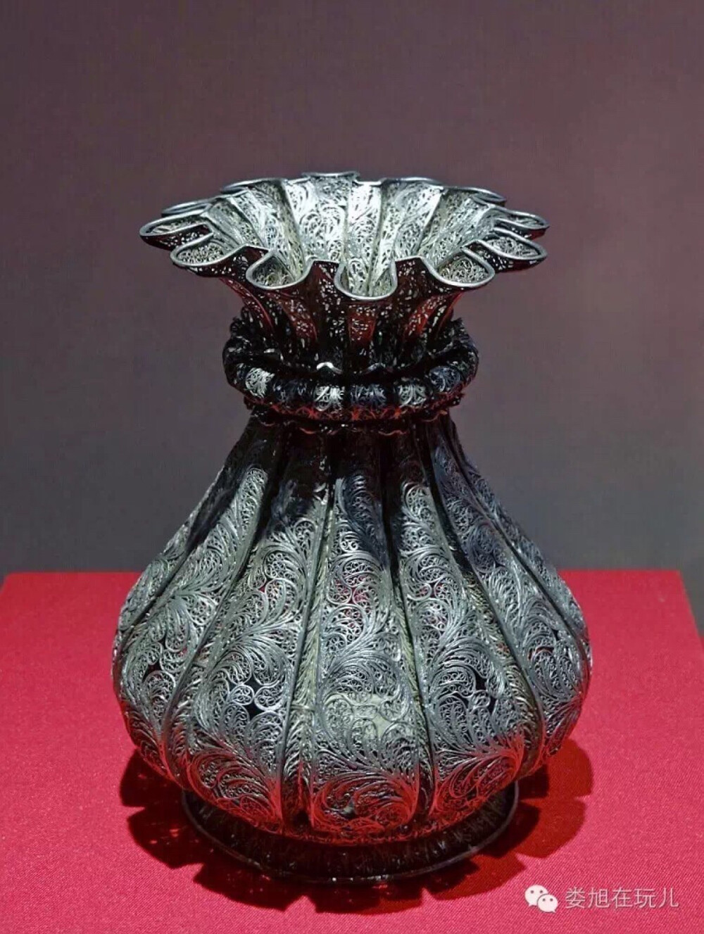 银累丝瓜棱式瓶,故宫博物院藏.