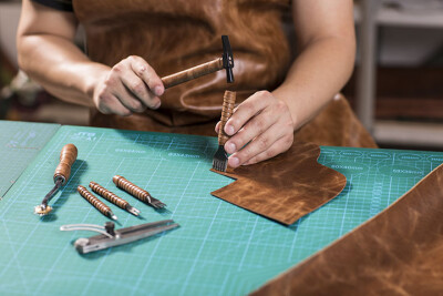 有人说,看过手工皮具制作过程的人,没有不爱上皮具的.