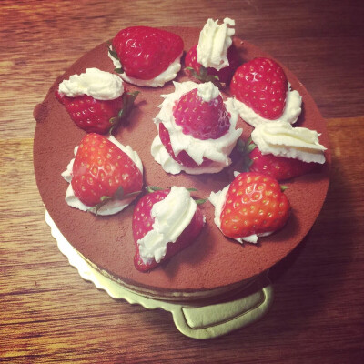 草莓慕斯蛋糕装饰
