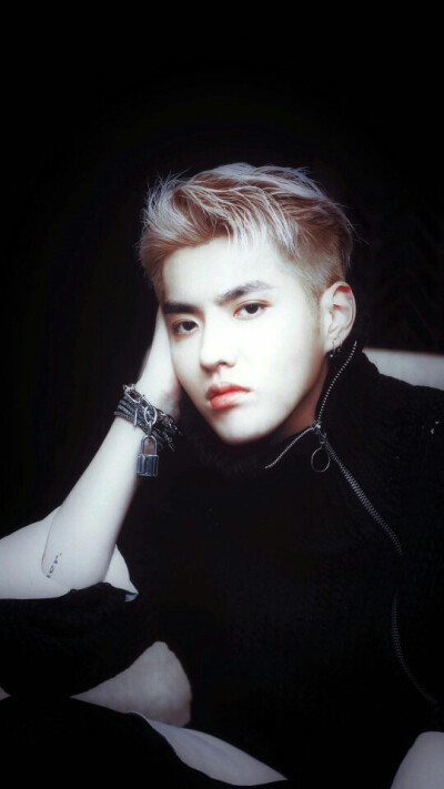 吴亦凡 kris exo 花美男 偶像 明星 帅哥 小鲜肉 锁屏 人物 杂志 屏保