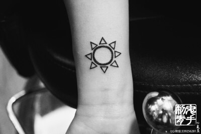 小纹身 太阳