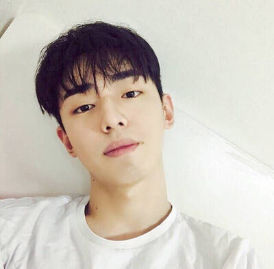 所有平静的人生都渴望酒精,乐队和醉生梦死.男生头像