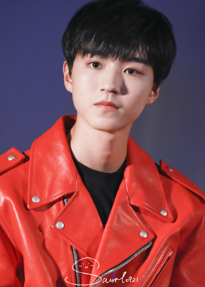 红衣少年凯皇包