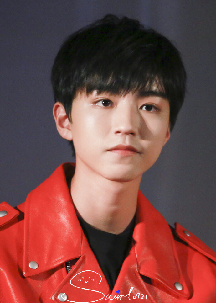 红衣少年凯皇包