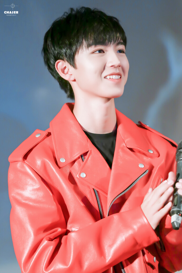 红衣少年凯皇包