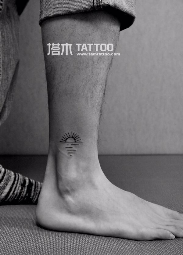 脚踝小清新纹身线条太阳纹身图案