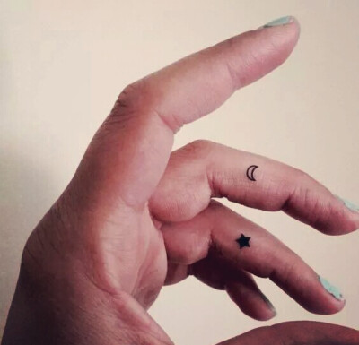 手指小纹身