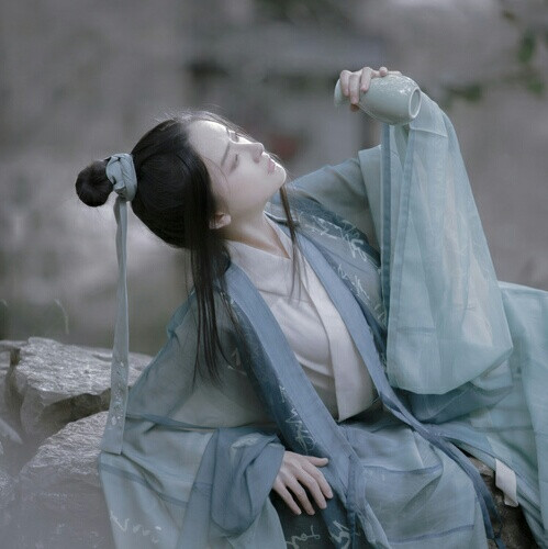 自截 古风头像 /泛轻舟