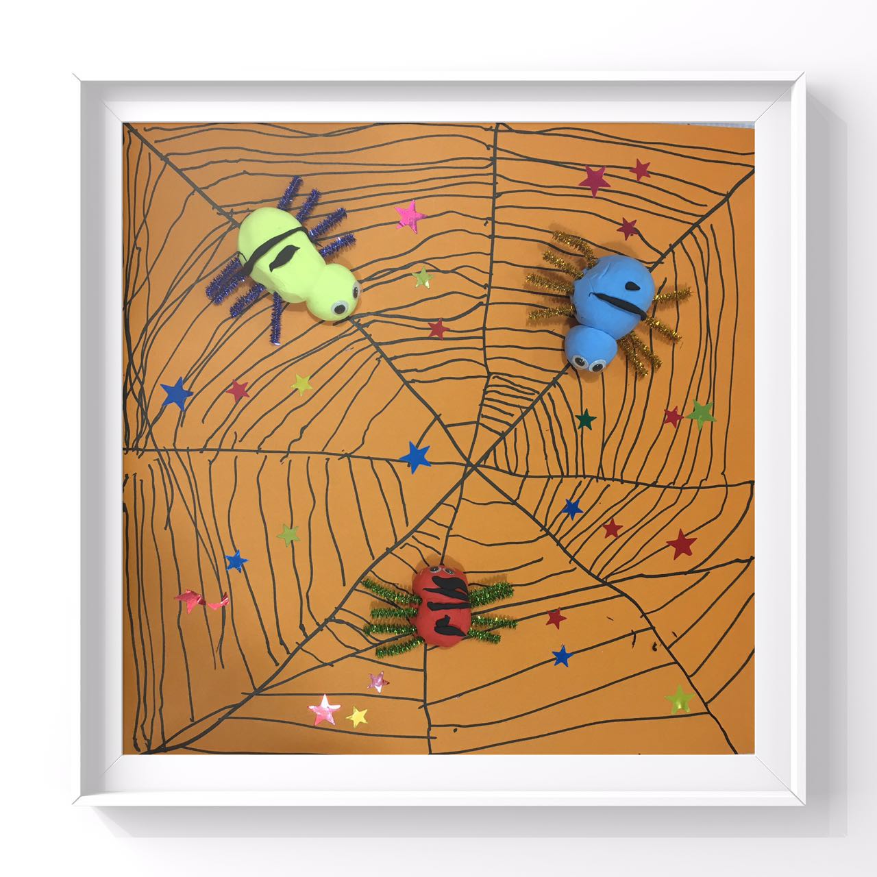 少儿创意美术《放大镜下的蜘蛛》，这些蜘蛛看着萌萌哒..._吸管