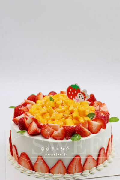 草莓芒果水果蛋糕