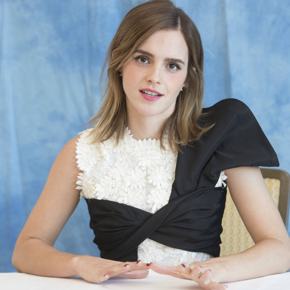 艾玛·沃特森(emma watson),1990年4月15日出生于法国巴黎,英国女演员