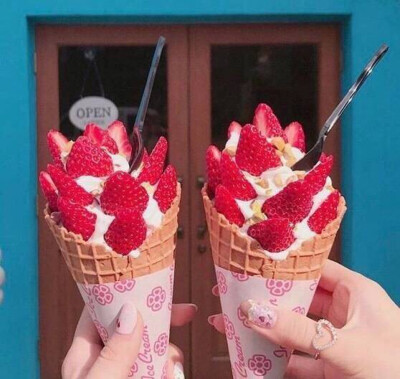 草莓 冰激凌 粉色