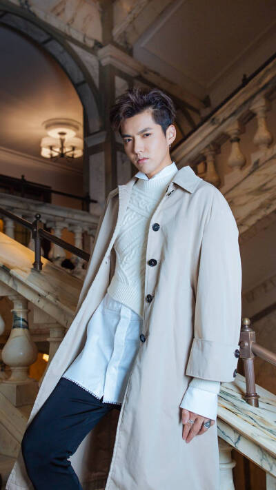 吴亦凡burberry 高清壁纸