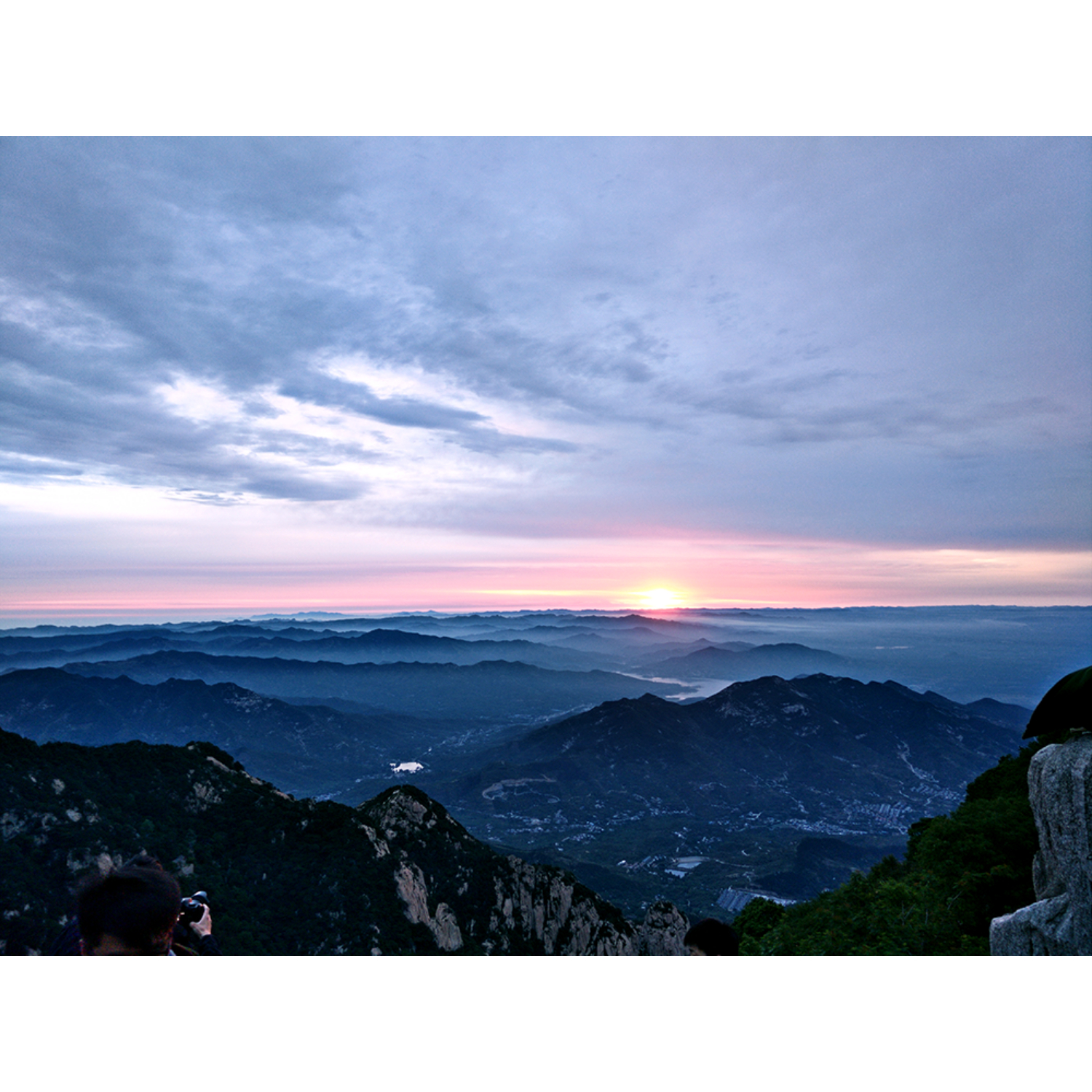 最是黎明寒彻骨，守得云海见日出_泰山