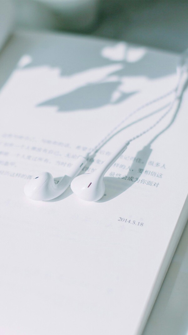 耳机 书本 壁纸 白色 干净