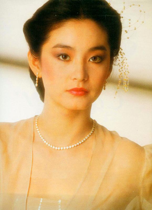 林青霞,她是华语影坛最富有传奇色彩的演员之一,被誉为"永远地梦中