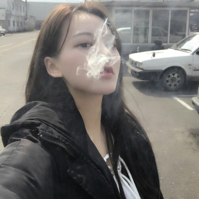 世中仙儿の女生头像〔气质〕〔高冷〕〔原宿风〕