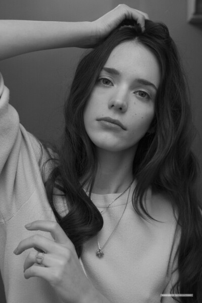 汀妹stacy martin 图源自微博:偏僻的牛奶