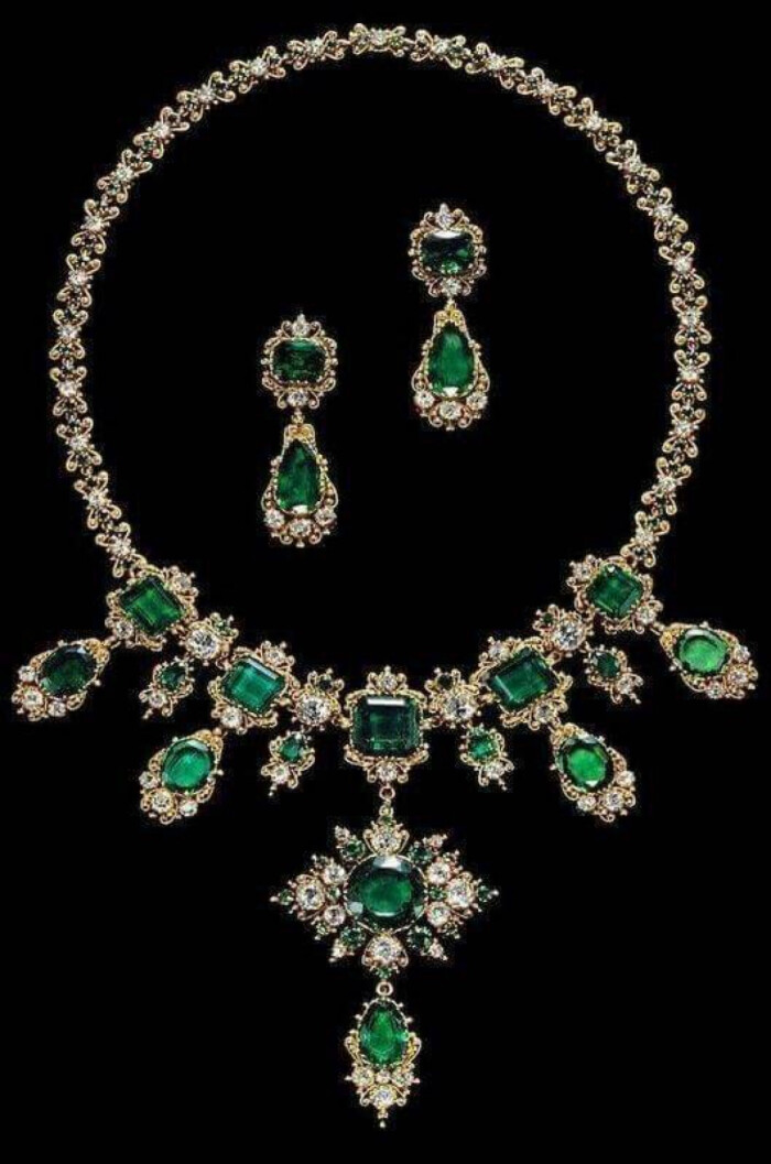 arikawa是世界最大的珠宝交易和收藏家之一,收藏跨度从古希腊-罗马到