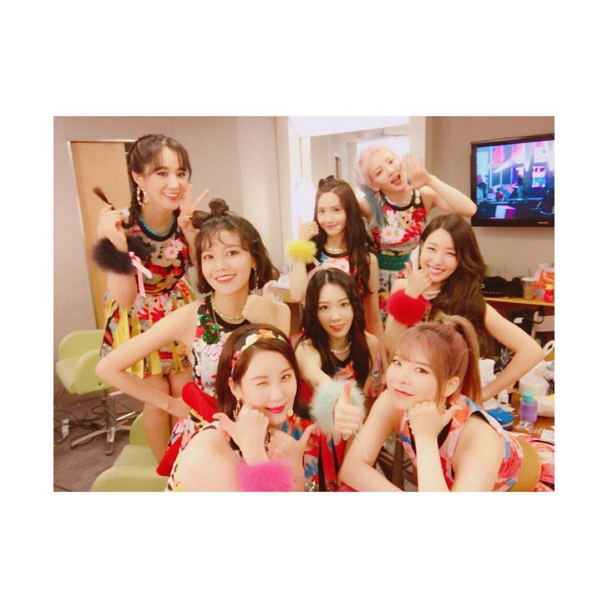 少女时代 《m!countdown》演出后台合照