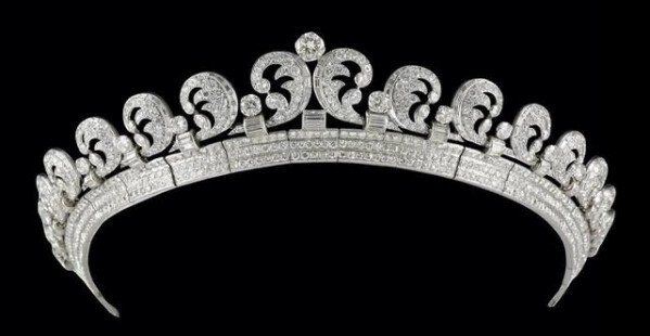 卡地亚光环王冠(cartier halo tiara)