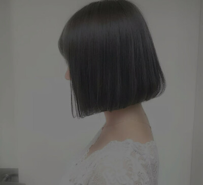 短发姑娘