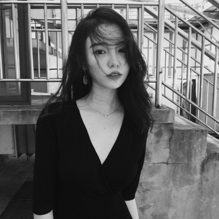 女头 黑白 半身 意境 混搭 简约 头像集 の季懿苏