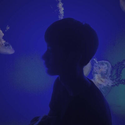 个性黑白男生头像背影