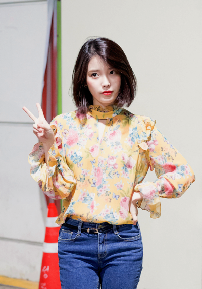 李智恩(iu),1993年5月16日出生于韩国首尔特别市,韩国女歌手,演员