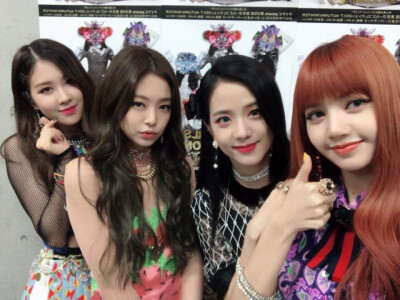 blackpink 粉墨 jisoo 金智秀 jennie 金珍妮 rosé 朴彩英 lalisa