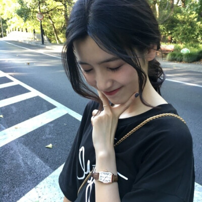 爱笑的女孩欧美头像